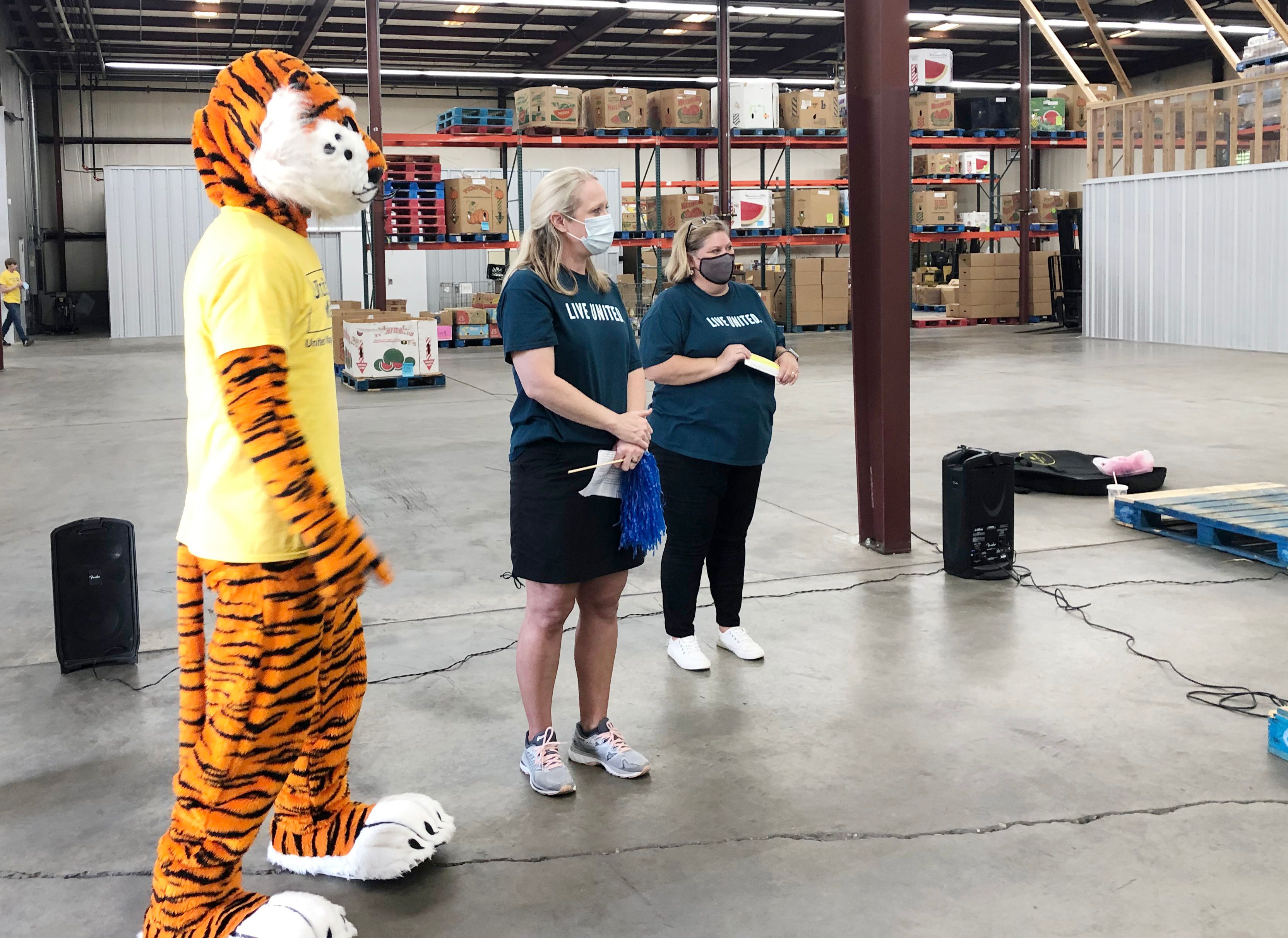 Aubie and Volunteers